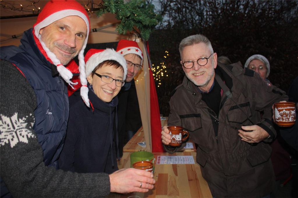 Der Glühwein auf dem Budenzauber in Bokel schmeckte zahlreichen Besuchern.  