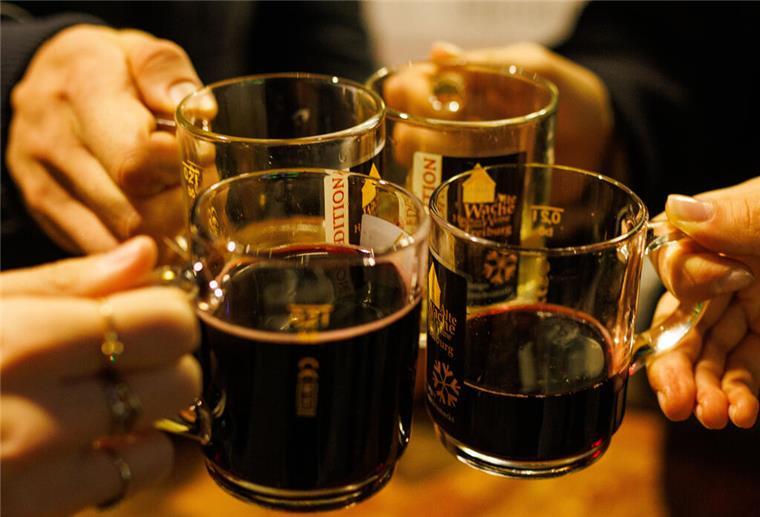 Einfach nur toll: Bremerhavener und Cuxländer spenden fleißig für „Hilfe für Mitbürger“ Der Glühwein gehört für viele Menschen ebenso in die Vorweihnachtszeit wie Kekse backen. Und noch eines prägt diese Zeit: Es ist die Bereitschaft, für Menschen in Not zu spenden.