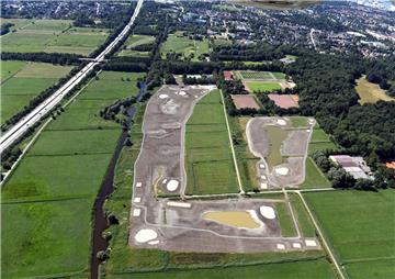 Der Golfplatz sollte zu einer 18-Loch-Anlage ausgebaut werden. Weil es zu Verzögerungen kam, sei der Golfclub in Schieflage geraten, erklärt die Geschäftsführung des Clubs.
