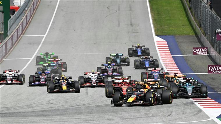 Crash von Verstappen und Norris: Russell siegt in Spielberg Der Große Preis von Österreich wurde in Spielberg ausgefahren.