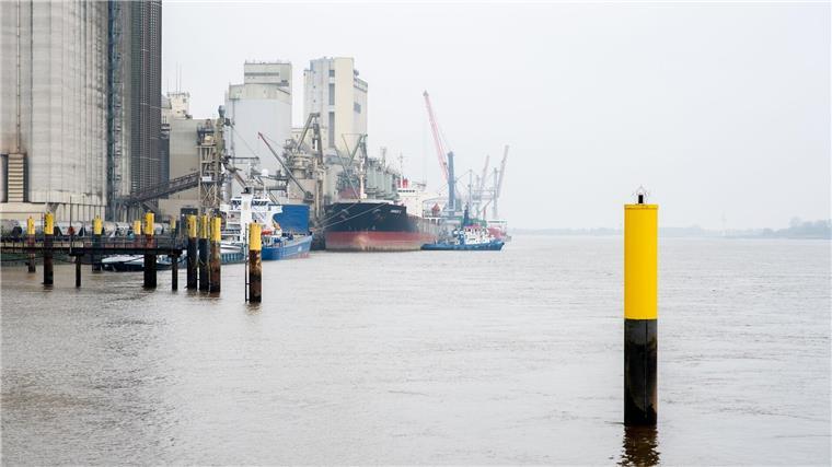 Wangerooger Inselhafen wird modernisiert - Land investiert Der Hafen in Brake soll einen neuen Schiffsliegeplatz erhalten. (Archivbild)