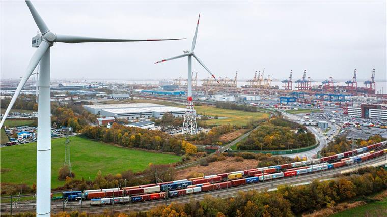 Neue Reeder-Allianz: Was das für Bremerhaven bedeutet Der Hafen in Bremerhaven könnte laut Terminalbetreiber Eurogate von einer neuen Reeder-Allianz profitieren. (Archivbild)