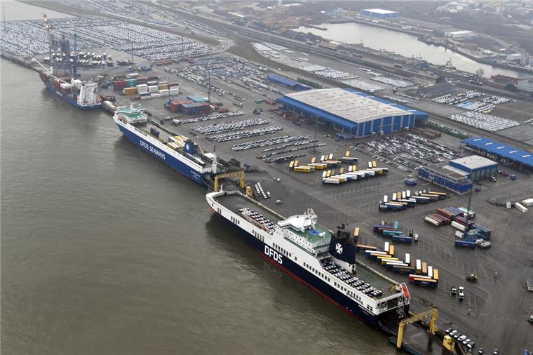 Niedersachsen investiert in seine Seehäfen Der Hafen von Cuxhaven wird von NPorts betrieben.