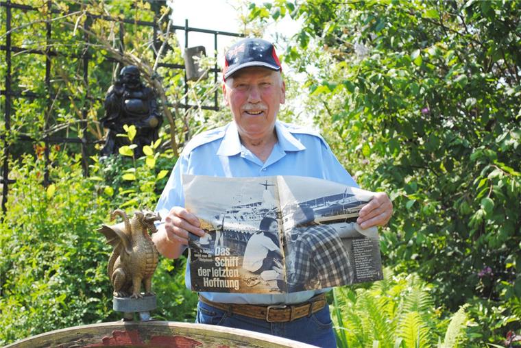 Der Hagener Hans Lüdtke war während des Vietnamkrieges Crewmitglied auf dem Ambulanzschiff "Helgoland". Auch die Vorliebe für asiatische Dekorationen ist damals entstanden: In Lüdtkes Garten wachen ein Buddha (im Hintergrund) und ein Drache. 