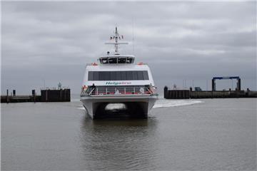 Der "Halunder Jet" hat die Saison eröffnet: Bis Ende Oktober katapultiert er mit 9500 PS die Gäste von Cuxhaven nach Helgoland und zurück.