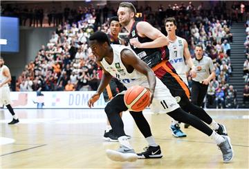 Der Hamburger René Kindzeka verstärkt den Spielaufbau der Eisbären Bremerhaven.