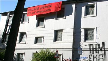 Der Hausbesitzer hat Anzeige gestellt. 