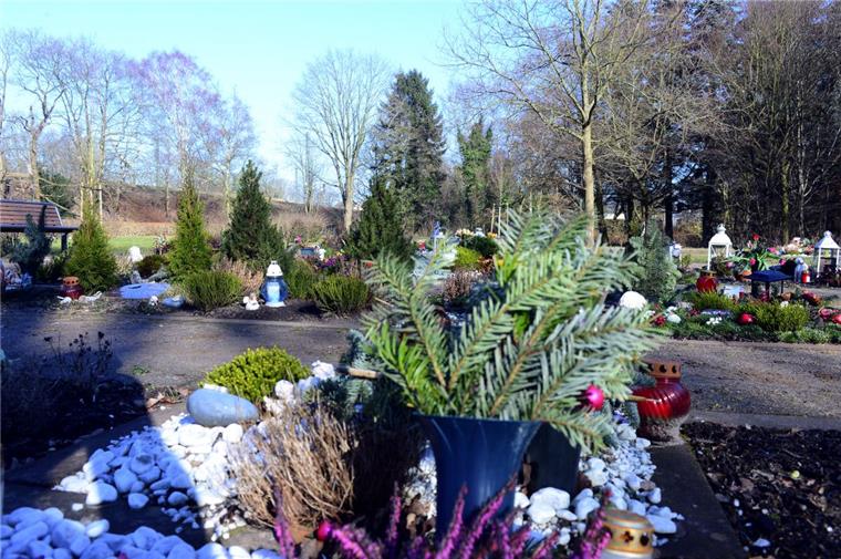 Tierfriedhof in Bremerhaven ist gefragt Der Heimtierfriedhof am Dwarsweg wird sehr gut angenommen. Die Wahlgräber dürfen ganz individuell gestaltet werden.