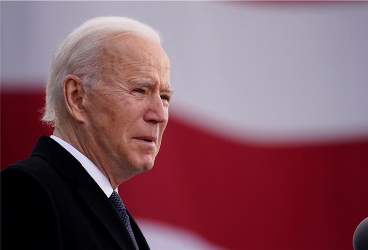 Biden wird als Präsident vereidigt Der gewählten US-Präsident Joe Biden weint bei einer Rede am nach seinem Sohn benannten Major Joseph R. "Beau" Biden III National Guard/Reserve Zentrum.