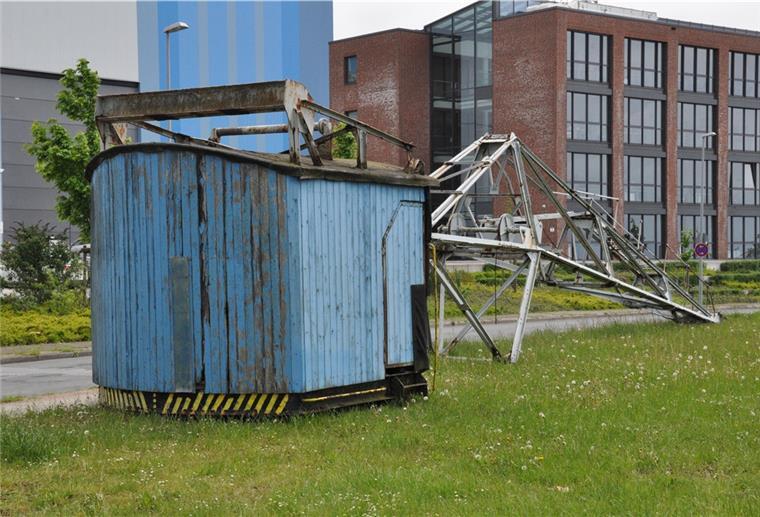 Neuer Verein will Blexer Denkmal retten Der historische Kran in Blexen ist demontiert worden und wird nun vom Verein Industriekultur Unterweser saniert.