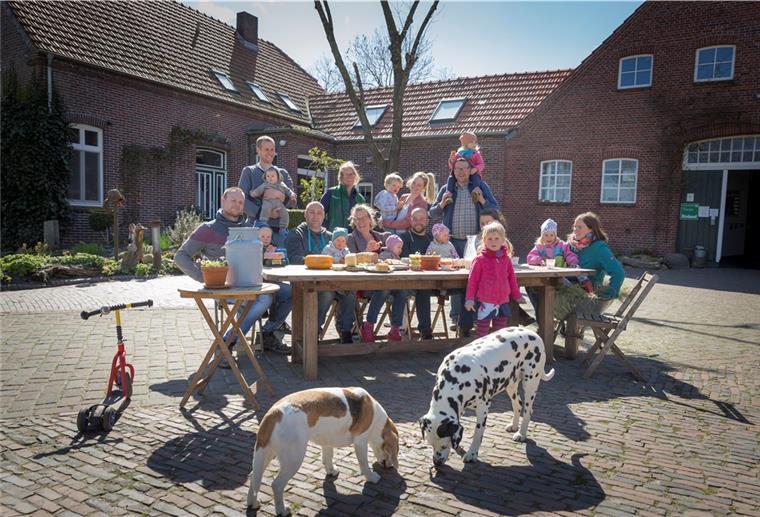 Hof Butendiek: Als Pioniere der Zeit voraus Der Hof kurz hinterm Deich ist ein Paradebeispiel für einen funktionierenden Familienbetrieb.