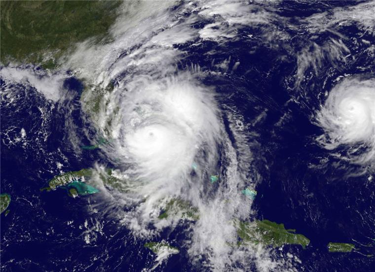 Hurrikan "Matthew": Zahl der Toten steigt auf über 300 Der Hurrikan "Matthew" hat in Haiti weit mehr Todesopfer gefordert als bisher angenommen. Die Zahl der Toten steigt weiter.