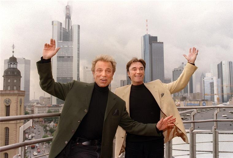 Ideenwettbewerb zu Roy Horn: Die Gewinner stehen fest Der Ideenwettbewerb ist beendet. Es ging um die Frage, wie man Roy Horn (rechts), hier mit seinem Partner Siegfried Fischbacher, in Nordenham würdigen könnte. Drei der eingereichten Vorschläge werden prämiert.