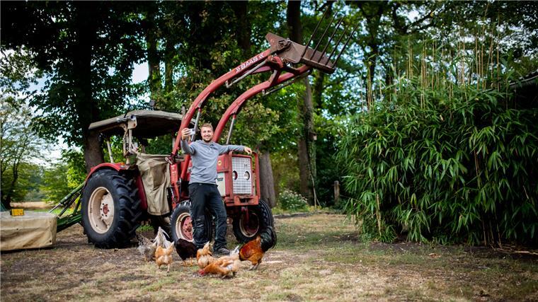 Landwirt aus dem Cuxland ist ein YouTube-Star Der IHC ist der erste Trecker, mit dem Farmvlogger Lukas Döscher seinen Fuhrpark aufgestockt hat.