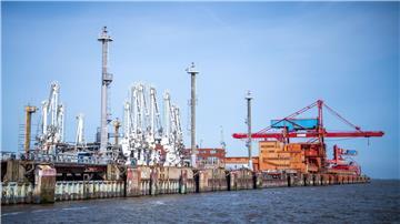 Der Industriehafen Stade, der für ein Terminal für Flüssigerdgas erweitert wird.
