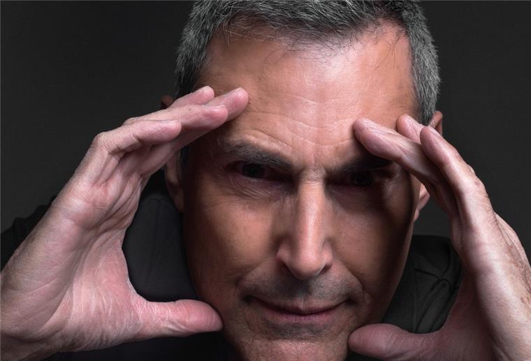 Uri Geller will Atomkrieg mit Gedankenkraft verhindern Der israelische Illusionist Uri Geller hat einen offenen Brief an den russischen Präsidenten geschrieben. Er will einen Atomkrieg verhindern.
