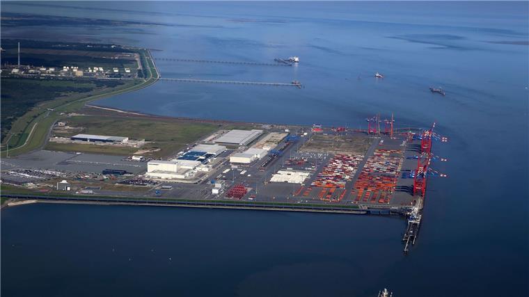 Chinesisches Unternehmen siedelt sich im Jade-Weser-Port an Der Jade-Weser-Port setzt auf einen neuen chinesischen Partner. (Archivfoto)