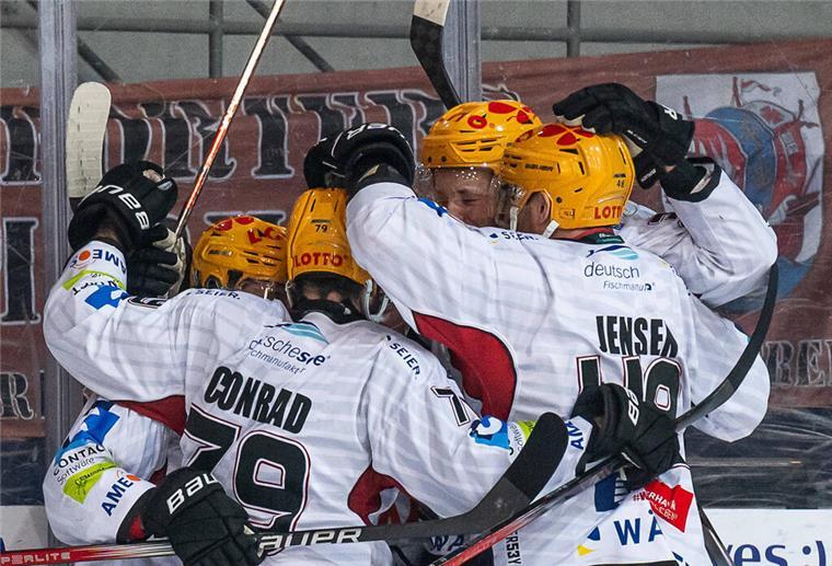 Wir verlosen Tickets: Machen die Pinguins am Dienstag das Finale klar? Der Jubel bei den Fischtown Pinguins kennt aktuell kaum Grenzen.