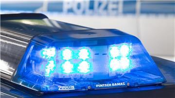 Der junge Fahrer bemerkte das Auto hinter ihm nicht und setzte zum Überholen an. (Symbolbild)