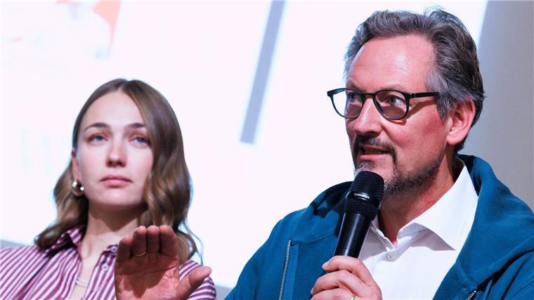 Neue App soll gegen Onlinesucht bei Jugendlichen helfen Der Kabarettist und Mediziner Eckart von Hirschhausen unterstützt das Projekt.