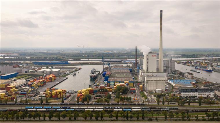 Mehr Platz für große Schiffe – Industriehafen modernisiert Der Kalihafen ist ein Areal im Industriehafen.
