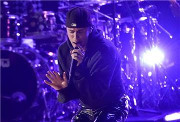 USA, Las Vegas: Justin Bieber performt «Peaches» bei den 64. Grammy Awards.