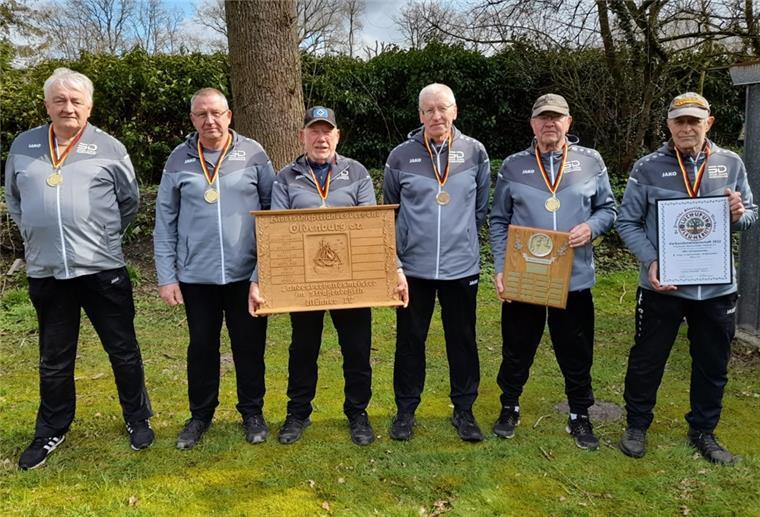 Der KBV Schweewarden war mit (von links) Karl-Georg Bischoff, Manfred Müller, Klaus Hoffmann, Jürgen Ruch, Horst Freese und Hans-Werner Pump erfolgreich. Zum Team gehört auch Ersatzwerfer Hans Francksen (nicht im Bild).