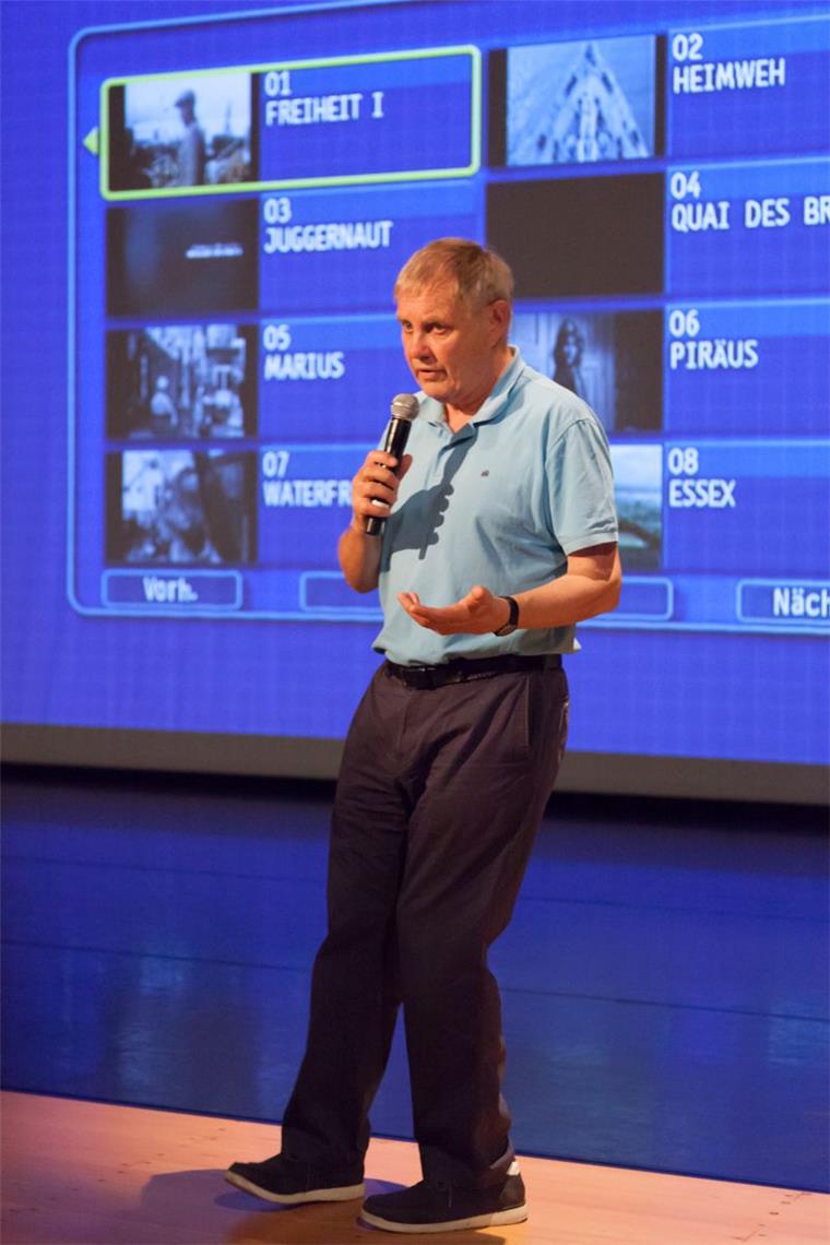 Filmexperte Dr. Ernst Schreckenberg aus Paderborn beim Vortrag im TiF