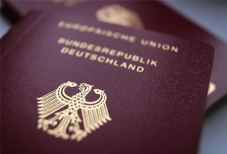 Zwei deutsche Reisepässe.