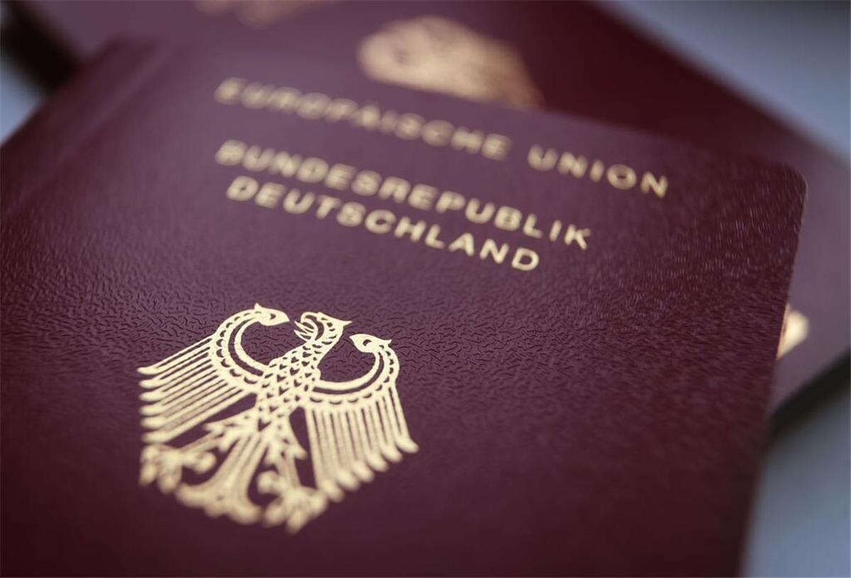 Zwei deutsche Reisepässe.