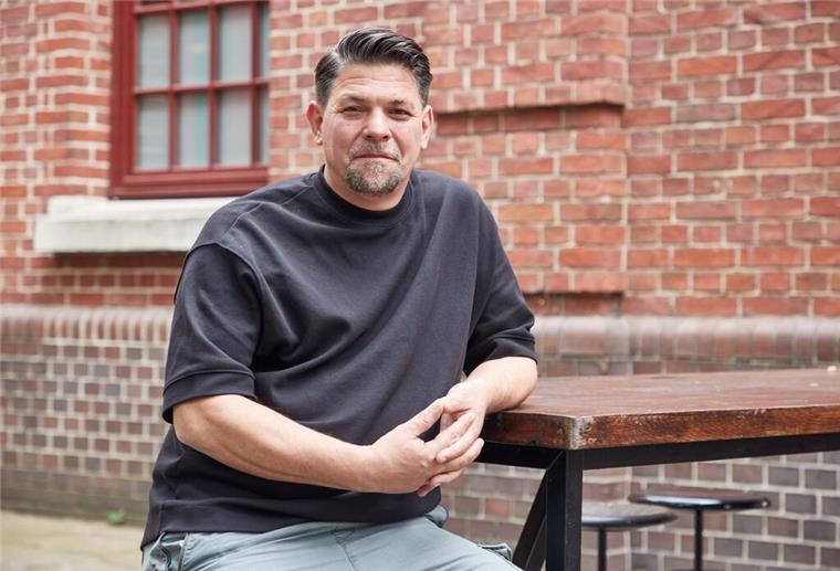 Tim Mälzer denkt immer öfter ans Aufhören Der Koch und Autor Tim Mälzer vor seinem Restaurant „Bullerei“ in Hamburg.