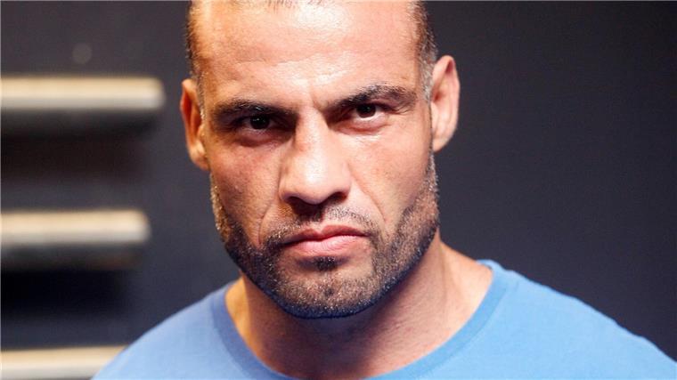 „Darf nicht passieren“: Skandal um Hymne bei Charr-Kampf Der Kölner Profiboxer Mahmoud Charr hat seinen WM-Kampf gegen Kubrat Pulew verloren (Archiv).