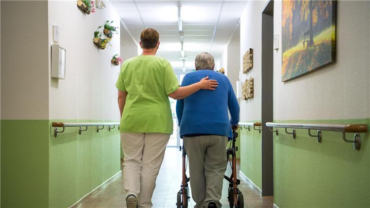 TK: Krankenstand von Pflegekräften auf Höchststand Der Krankenstand in der Pflege ist bereits hoch, im vergangenen Jahr ist er aber noch einmal gestiegen. (Symbolbild)