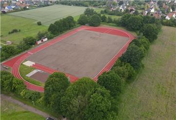 Der kreiseigene Sportplatz am Schulzentrum Loxstedt ist rundum erneuert worden. 