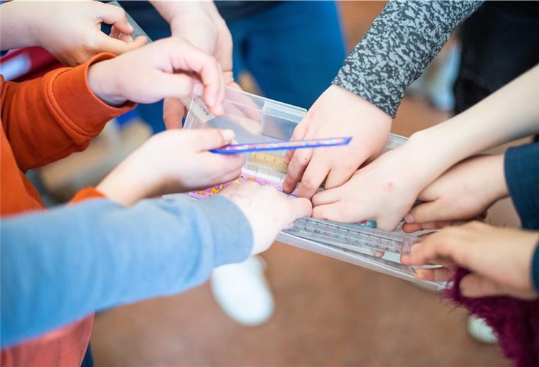 Krisenstab befürchtet vierte Welle bei Kindern Der Krisenstab befürchtet eine Infektionswelle unter ungeimpften Kindern und Jugendlichen, wenn sie in den Schulen nach den Sommerferien wieder eng zusammenkommen und die Temperaturen sinken.