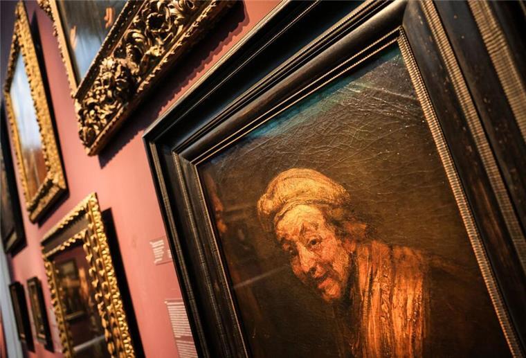 Rembrandts Comedy-Seite Der „Lachende Rembrandt“ hängt an einer Wand mit vielen anderen Gemälden. Doch nur er entfaltet eine ganz besondere Magie.