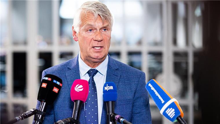Der Landespolizeipräsident in Niedersachsen, Axel Brockmann, hat im Landtag über den aktuellen Stand der Ermittlungen nach den tödlichen Schüssen in Oldenburg informiert. 