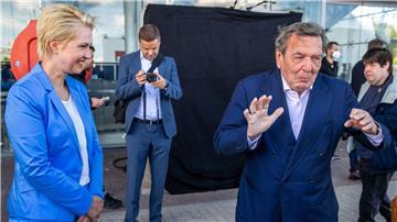 Der Landtagsausschuss zur Klimastiftung MV beharrt darauf, dass der frühere Bundeskanzler Gerhard Schröder (SPD) persönlich vor dem Gremium aussagt. (Archivbild) 