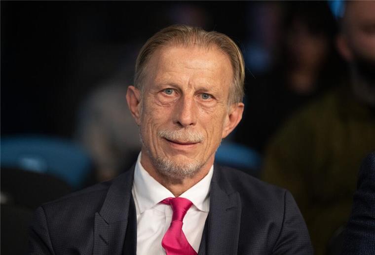 Von wem sich Deutschland und die Welt 2024 verabschiedeten Der langjährige Fußballtrainer Christoph Daum mit 70 Jahren gestorben. (Archivbild)