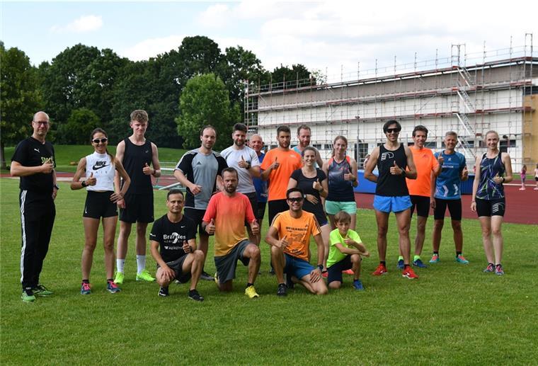 Laufgruppe im Nordenhamer Plaatweg-Stadion wächst Der langjährige Leichtathletik- und Handballtrainer Stefan Doerner (links) hat eine Trainingsgruppe aufgebaut, die sich mittwochs ab 16 Uhr trifft.