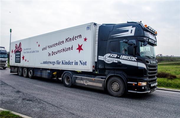 Hilfsaktion: Wesermarsch-Päckchen sind auf dem Weg Der Lastwagen-Konvoi ist in Hanau gestartet.