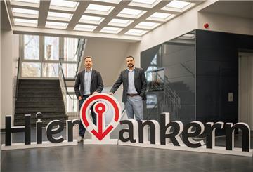 Der Leiter Regionales Key Account der NORDSEE-ZEITUNG, Alexander Wynne (links), und Sascha Bornemann, Leiter Creative & Digital Solutions bei der NORDSEE-ZEITUNG.
