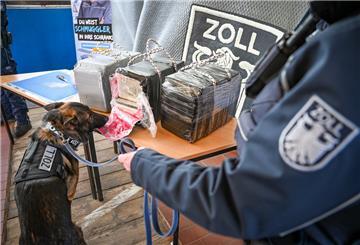 Der letzte bekannt gewordene Erfolg des Zolls: 456 Kilogramm Kokain wurden Anfang 2022 im Überseehafen sichergestellt. Viele Funde behalten die Zollfahnder aber für sich, um die Täter aufzuspüren.
