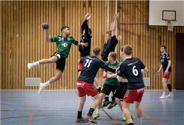 Der männliche Handballnachwuchs des TV Schiffdorf - hier eine Spielszene der A-Jugend mit Joel Hoppe am Ball - hofft, dass nach den Osterferien gespielt werden kann.