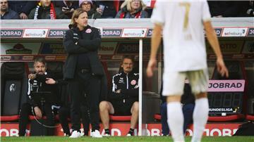 Der Mainzer Cheftrainer Bo Henriksen setzte überraschend auf Nationalstürmer Jonathan Burkardt.