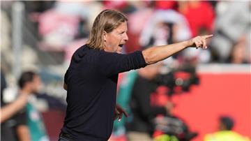 Der Mainzer Trainer Bo Henriksen kritisiert nach der Niederlage gegen Heidenheim Kritik den Schiedsrichter.