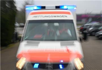 Der Mann wurde zur Behandlung in ein Krankenhaus gebracht.