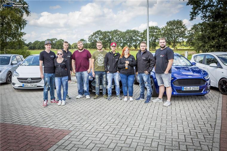 Schrauben und Schnacken: Das sind die Auto-Tuner der Haven Crew Der markenoffene Auto-Club "Haven Crew" trifft sich regelmäßig, auch wenn - wie auf diesem Bild - einige Mitglieder fehlen.