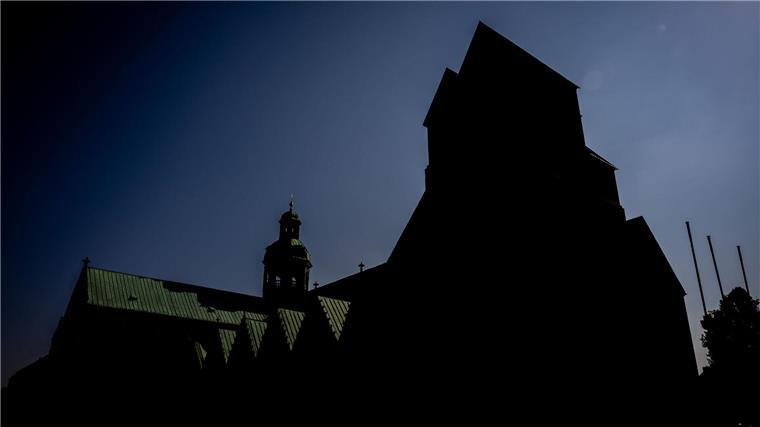 Missbrauch verjährt? - Gericht schlägt Güterichter vor Der Missbrauchs-Betroffene Jens Windel hat das Bistum Hildesheim auf Schmerzensgeld verklagt. (Archivbild)