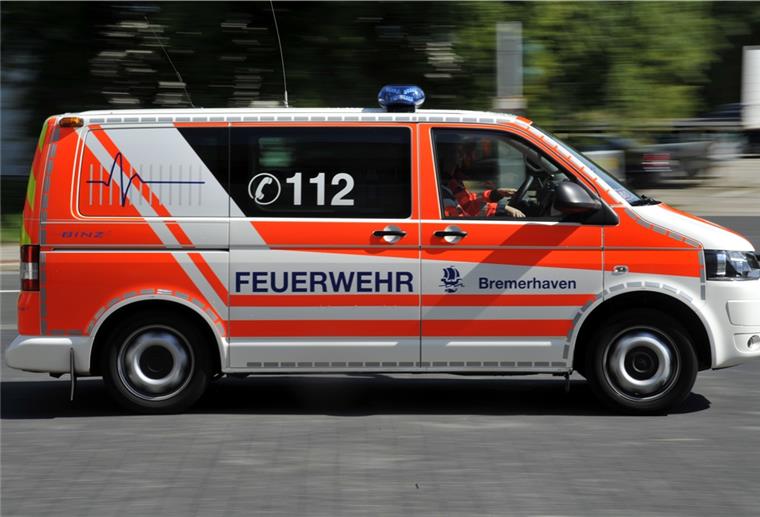 Arm in Maschine eingeklemmt Der Mitarbeiter eines holzverarbeitenden Betriebs im Fischereihafen wurde nach seinem Arbeitsunfall in ein örtliches Krankenhaus eingeliefert.